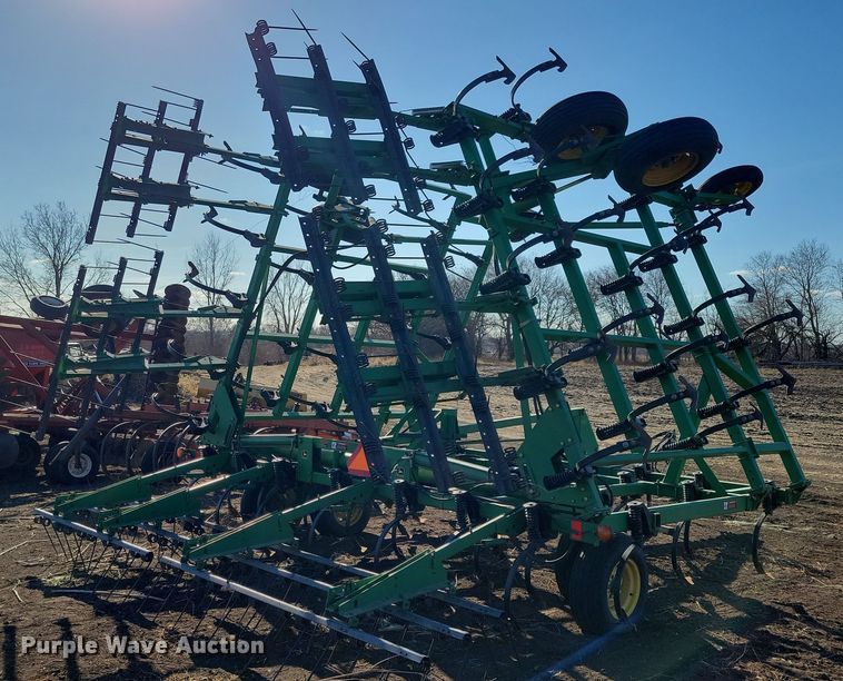 image for item DL7788 John Deere  field cultivator