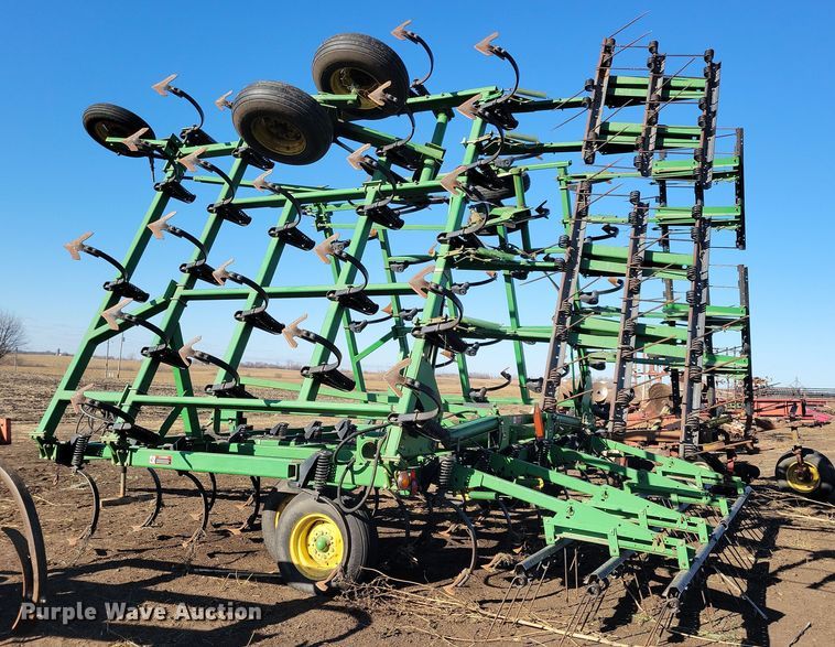 image for item DL7788 John Deere  field cultivator