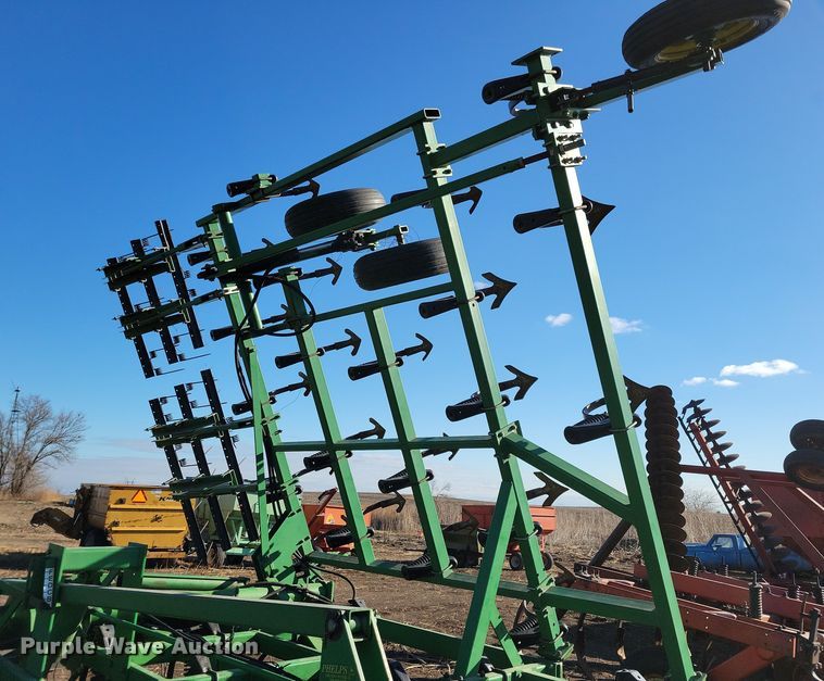 image for item DL7788 John Deere  field cultivator