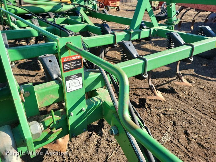 image for item DL7788 John Deere  field cultivator