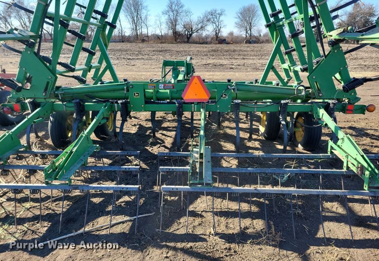 image for item DL7788 John Deere  field cultivator