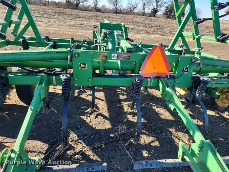 image for item DL7788 John Deere  field cultivator