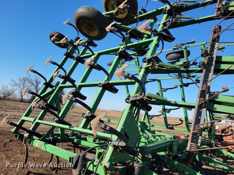 image for item DL7788 John Deere  field cultivator