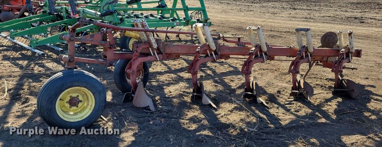 image for item DL7789 International 710  plow