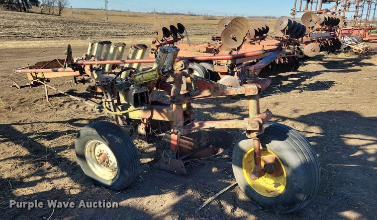 image for item DL7789 International 710  plow