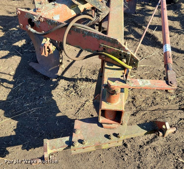 image for item DL7789 International 710  plow