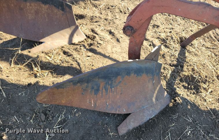 image for item DL7789 International 710  plow