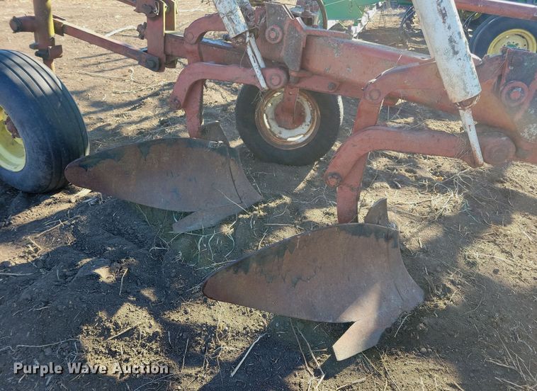 image for item DL7789 International 710  plow