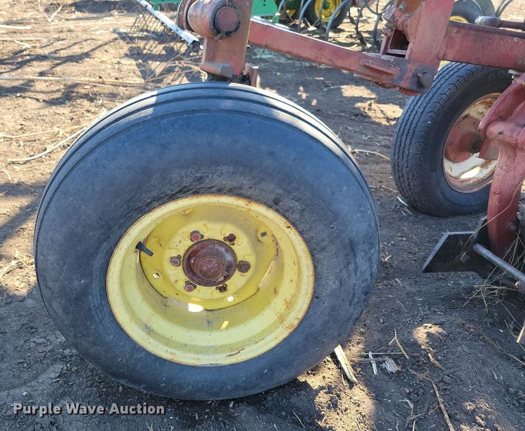 image for item DL7789 International 710  plow