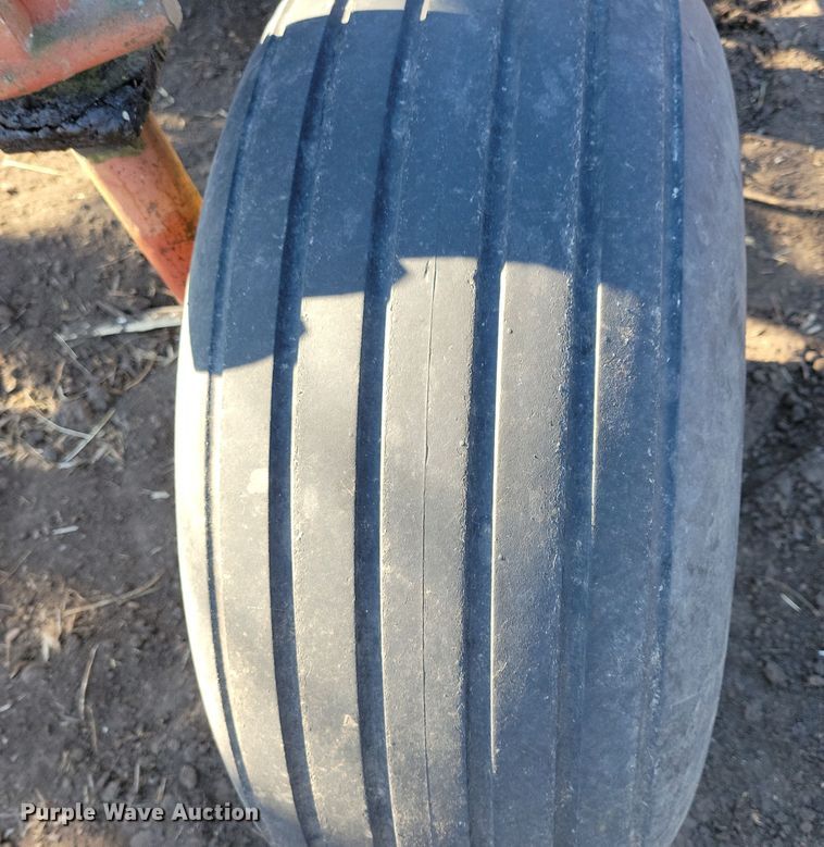 image for item DL7789 International 710  plow