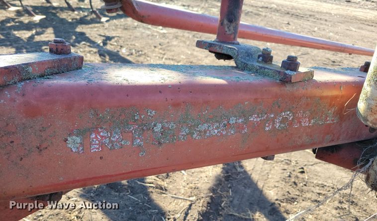 image for item DL7789 International 710  plow