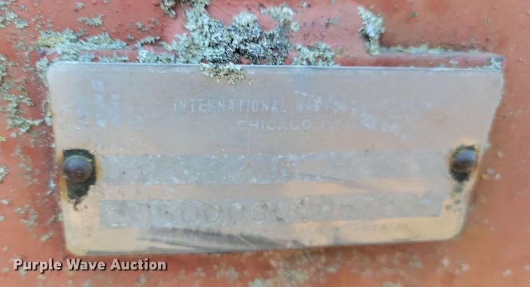 image for item DL7789 International 710  plow