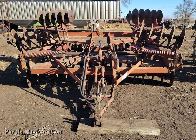 image for item DL7791 International 480  tandem disk