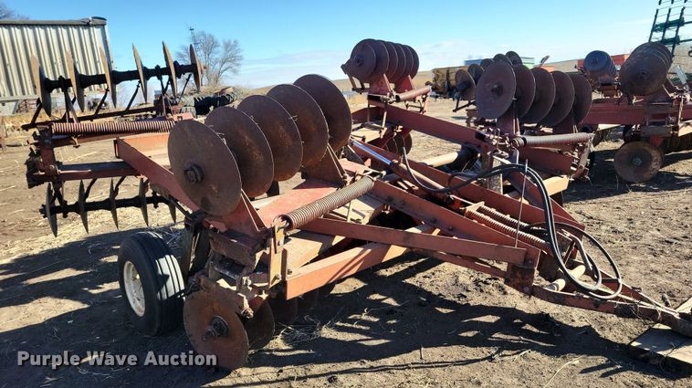 image for item DL7791 International 480  tandem disk