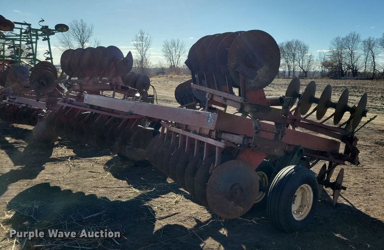 image for item DL7791 International 480  tandem disk