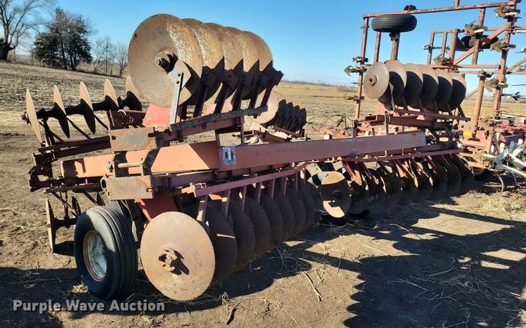 image for item DL7791 International 480  tandem disk