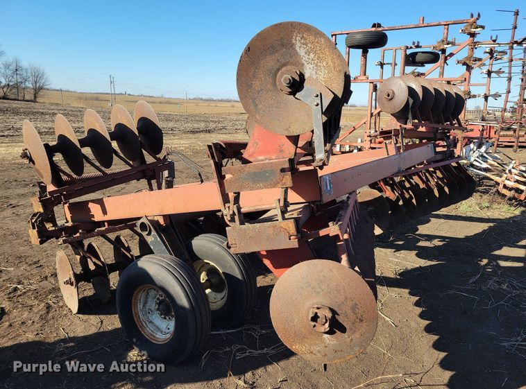 image for item DL7791 International 480  tandem disk