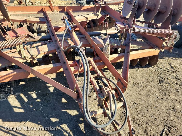 image for item DL7791 International 480  tandem disk