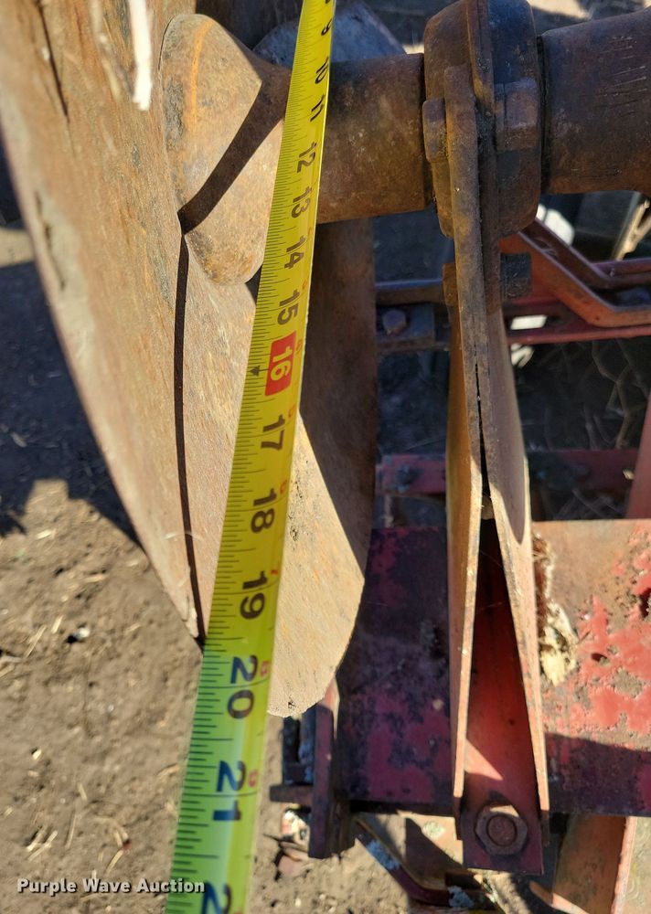 image for item DL7791 International 480  tandem disk