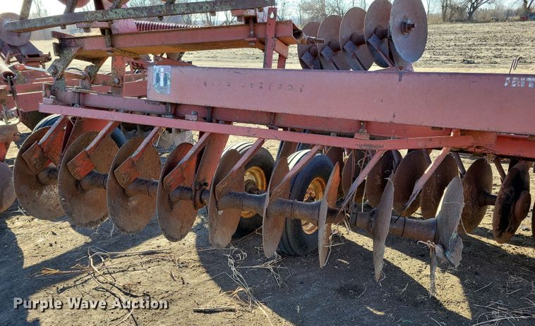 image for item DL7791 International 480  tandem disk