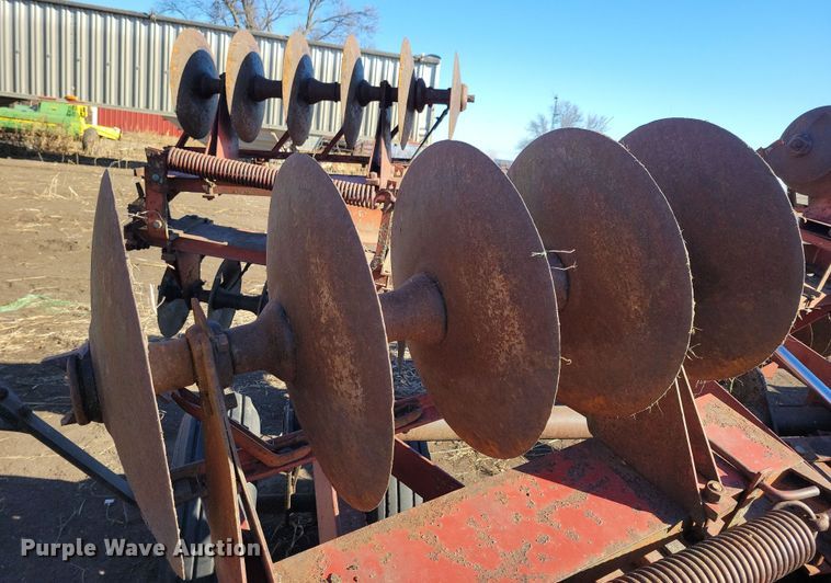 image for item DL7791 International 480  tandem disk