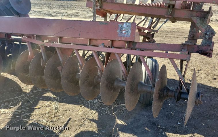 image for item DL7791 International 480  tandem disk