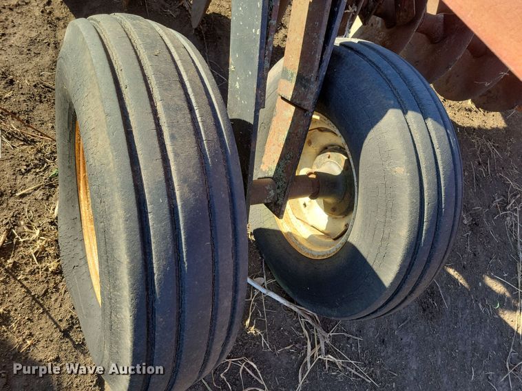 image for item DL7791 International 480  tandem disk