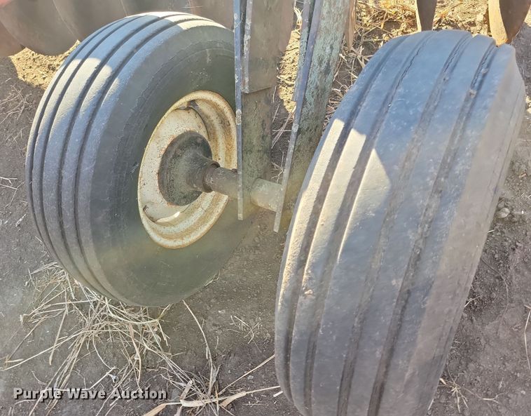 image for item DL7791 International 480  tandem disk