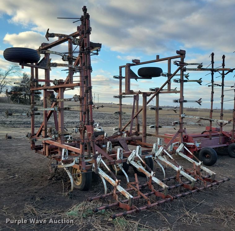 image for item DL7792 Wil-Rich  field cultivator