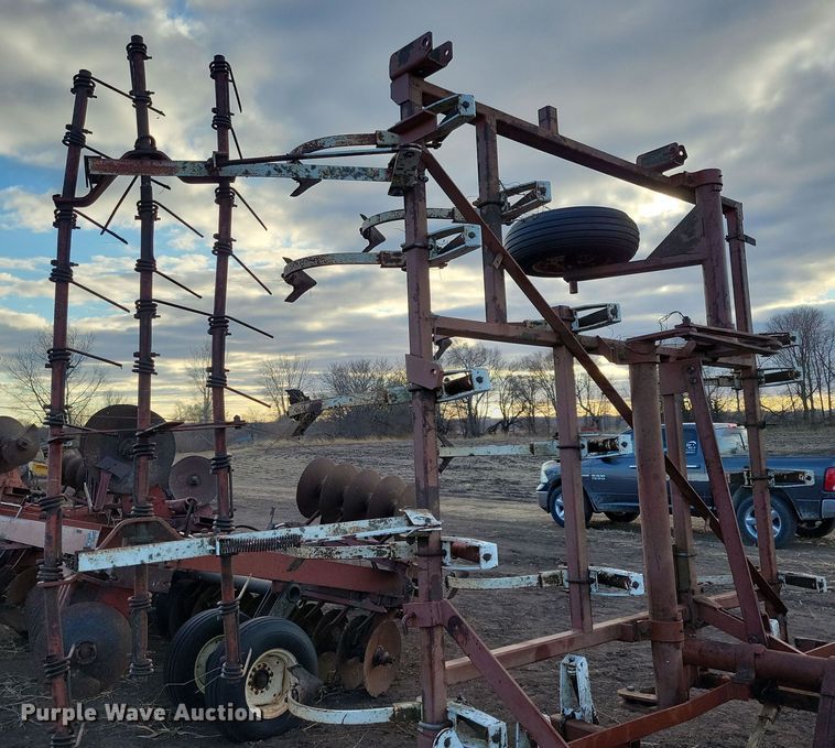 image for item DL7792 Wil-Rich  field cultivator