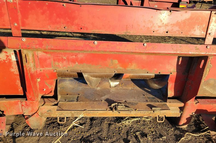 image for item DL7795 International 863  corn head