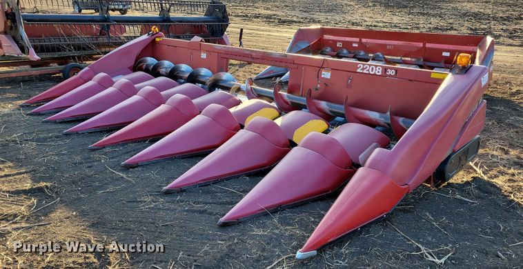 image for item DL7796 International 2208  corn head