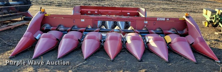 image for item DL7796 International 2208  corn head