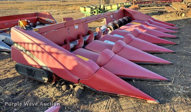 image for item DL7796 International 2208  corn head