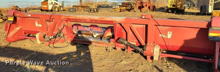 image for item DL7796 International 2208  corn head