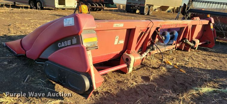 image for item DL7796 International 2208  corn head