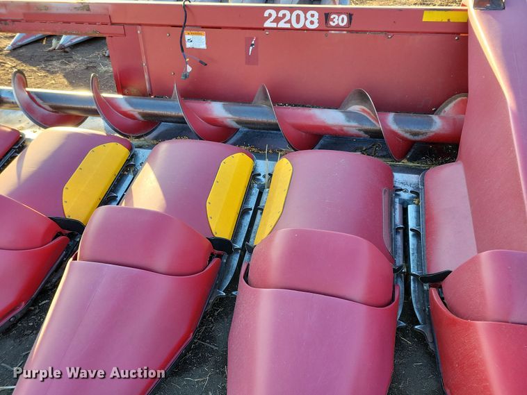 image for item DL7796 International 2208  corn head