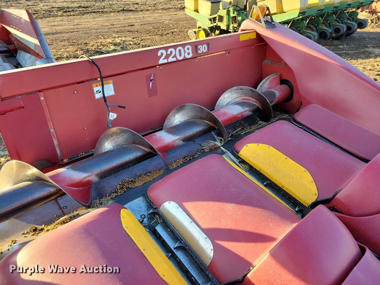 image for item DL7796 International 2208  corn head