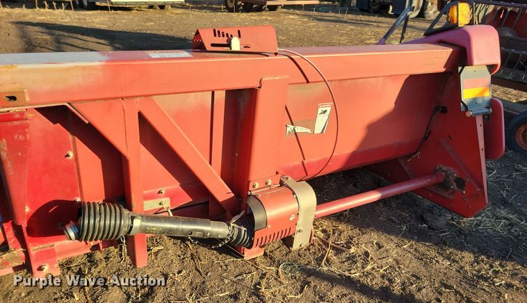 image for item DL7796 International 2208  corn head