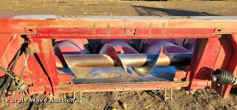 image for item DL7796 International 2208  corn head