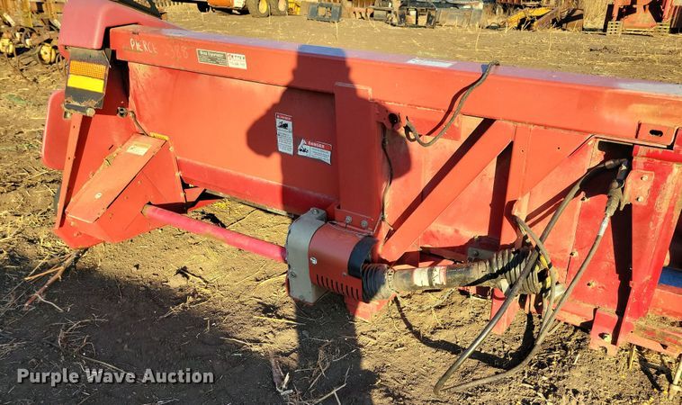 image for item DL7796 International 2208  corn head