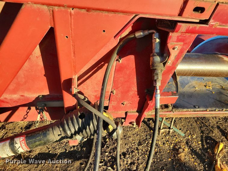 image for item DL7796 International 2208  corn head