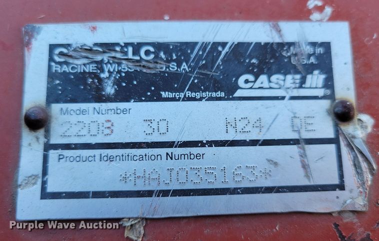 image for item DL7796 International 2208  corn head