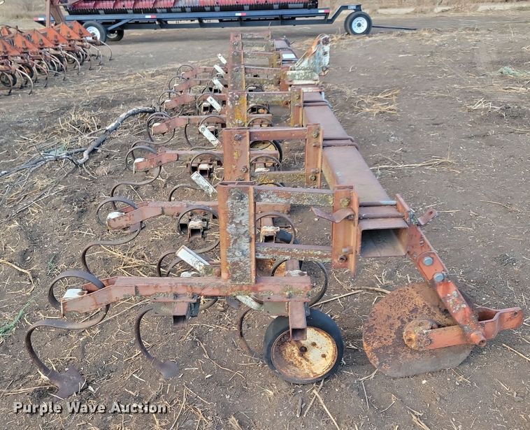 image for item DL7797 Row crop cultivator