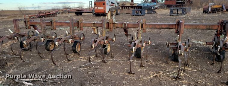 image for item DL7797 Row crop cultivator