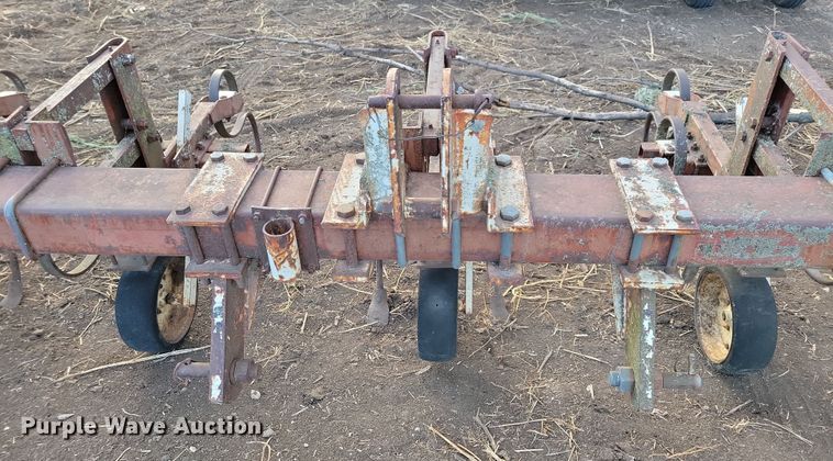 image for item DL7797 Row crop cultivator