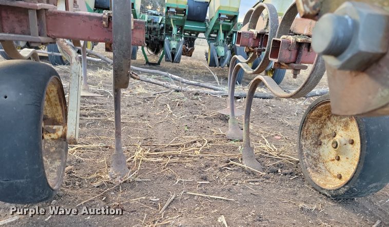 image for item DL7797 Row crop cultivator
