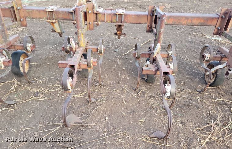 image for item DL7797 Row crop cultivator