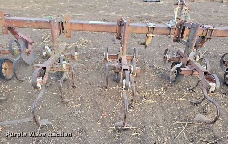 image for item DL7797 Row crop cultivator
