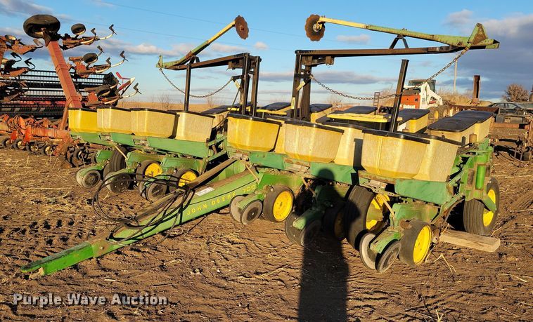 image for item DL7798 John Deere 7000  planter